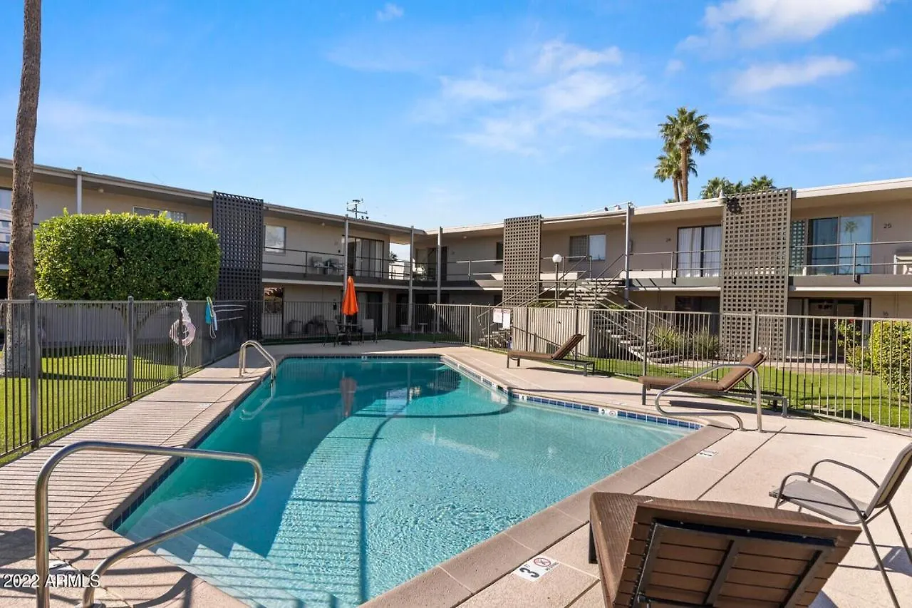 2 Bedroom, Heart Of Scottsdale 0*,